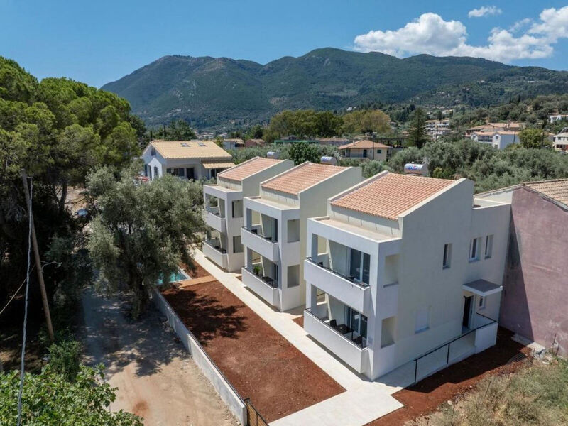 Miralis Apartments