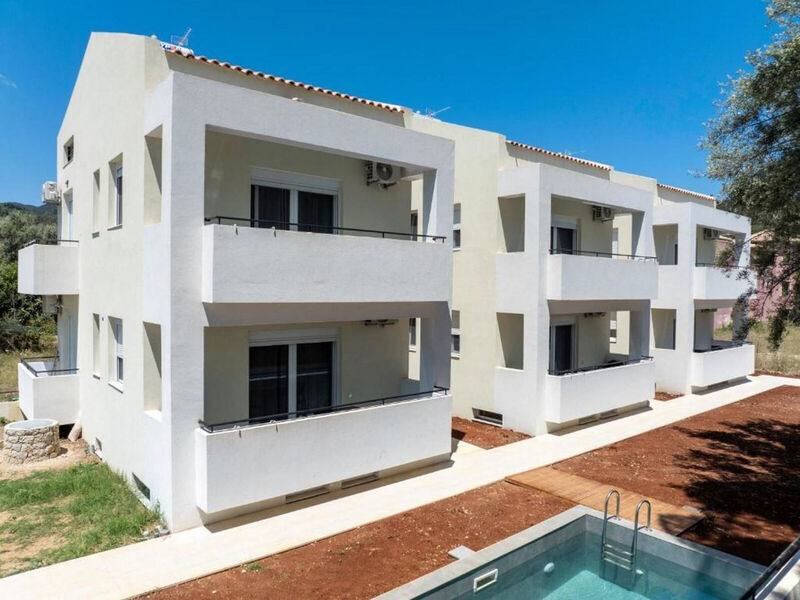 Miralis Apartments