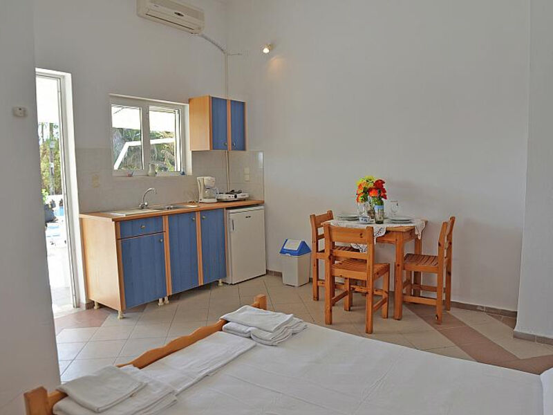 Nikos Apartments