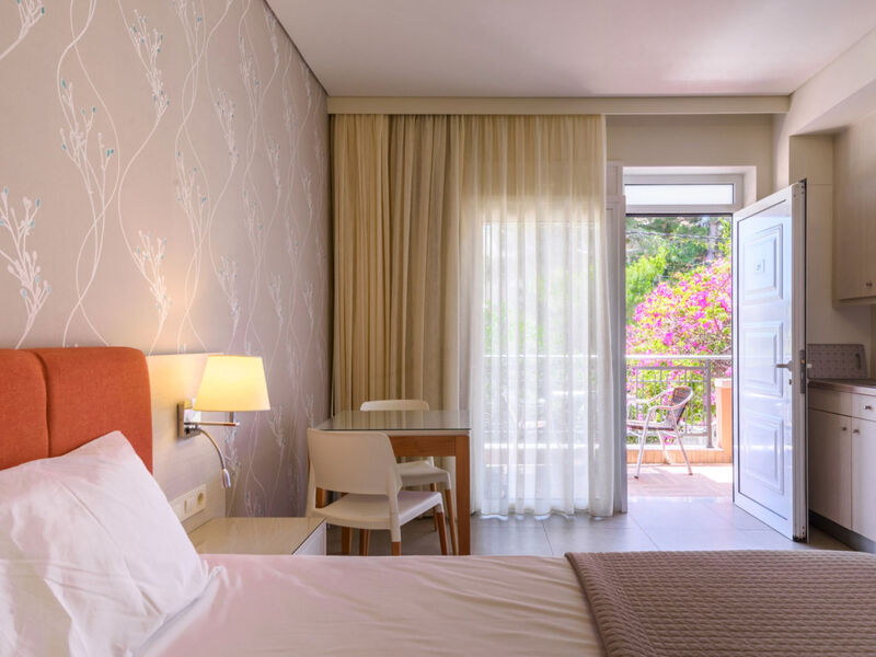 Poseidon Studios & Apartments