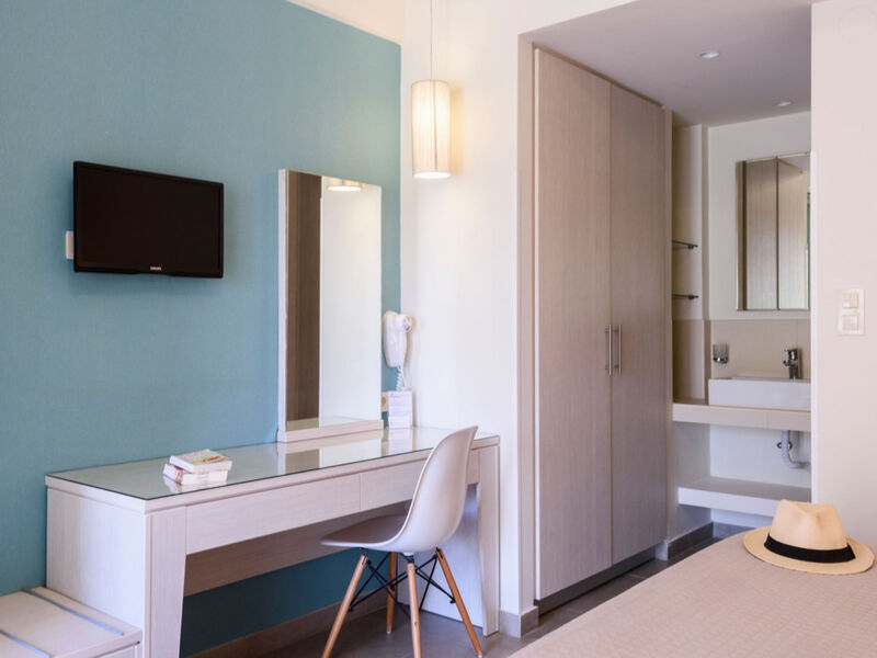 Poseidon Studios & Apartments