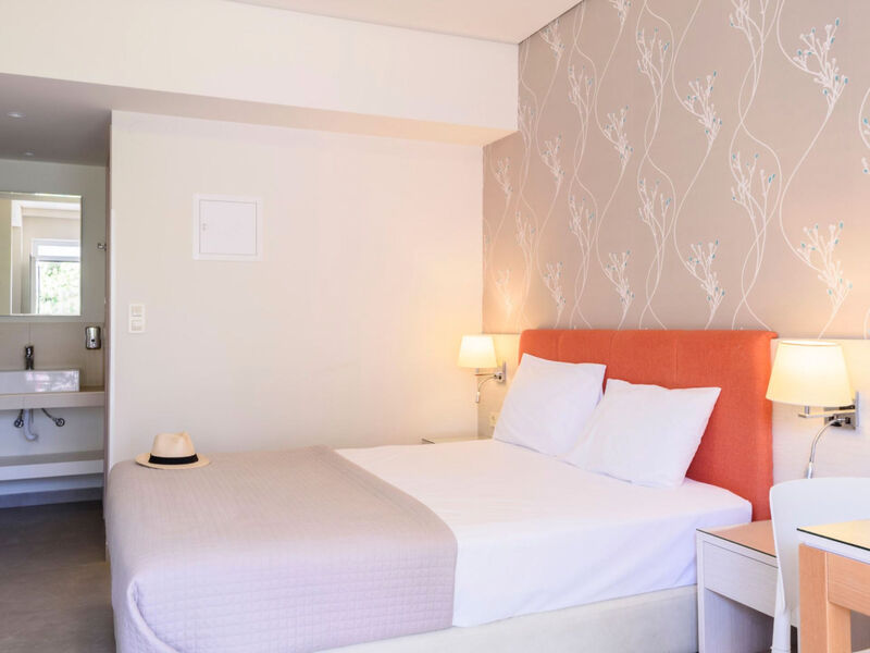 Poseidon Studios & Apartments