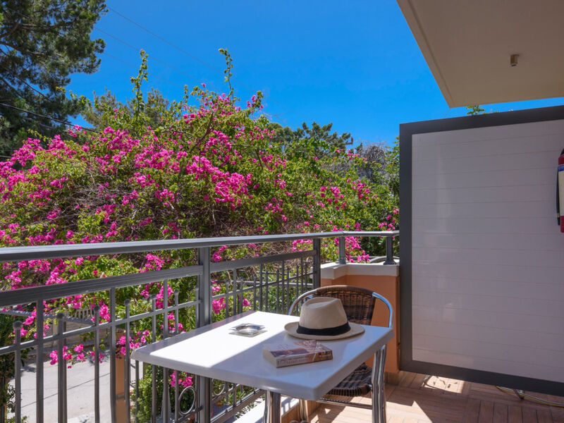 Poseidon Studios & Apartments