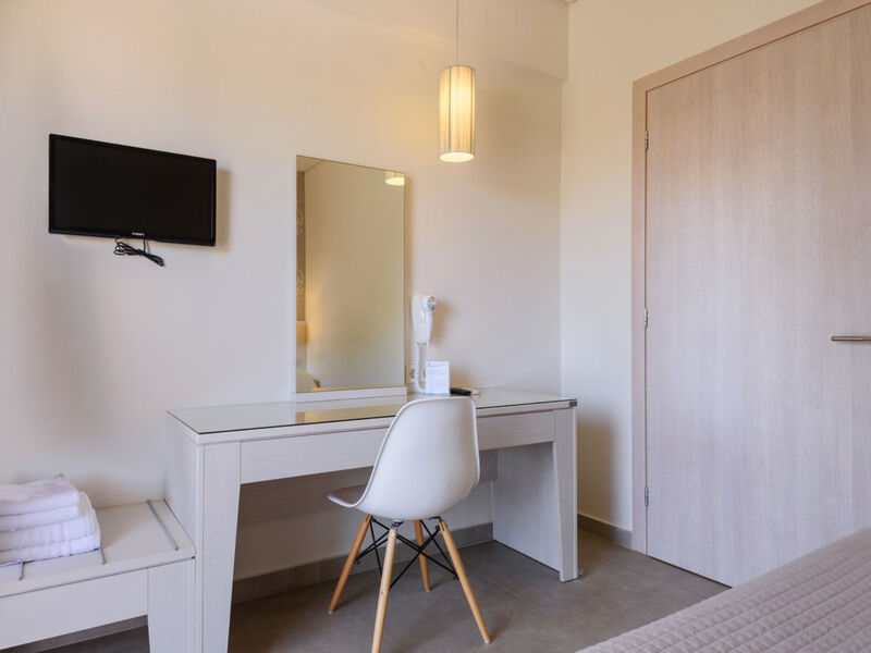 Poseidon Studios & Apartments