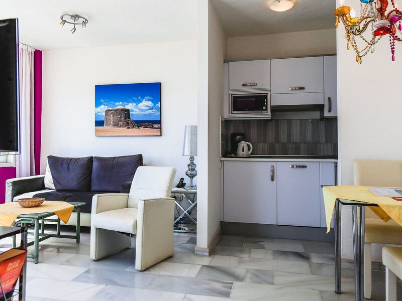 R2 Maryvent Beach Apartment