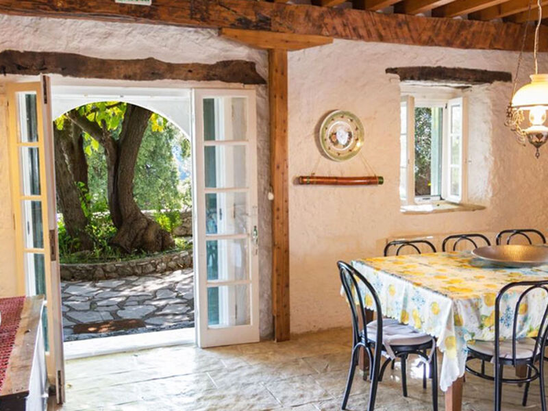 Villa Old House And Guest House