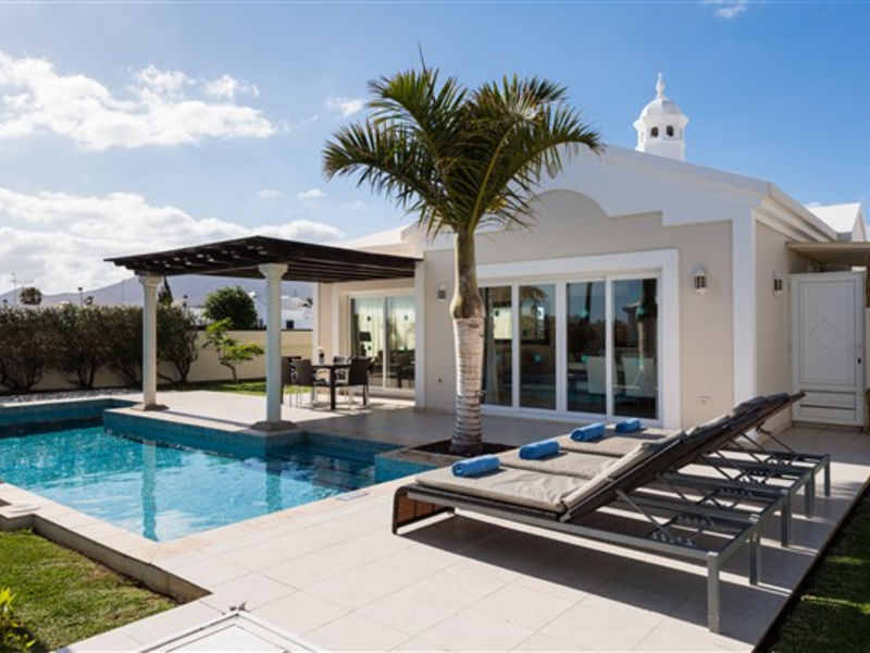 Alondras Villas & Suites