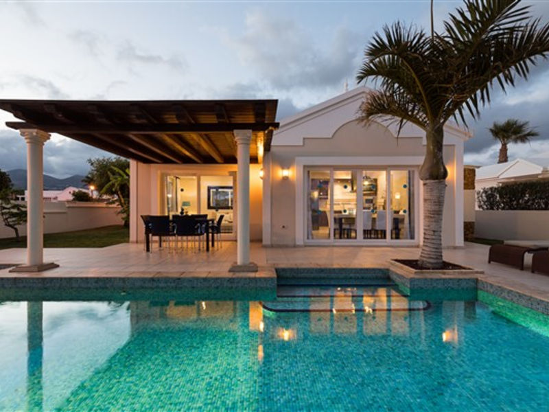 Alondras Villas & Suites