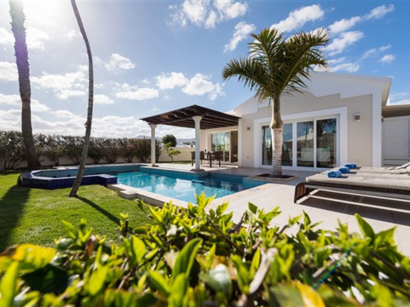 Alondras Villas & Suites