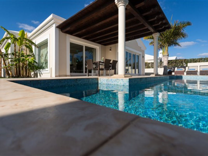 Alondras Villas & Suites