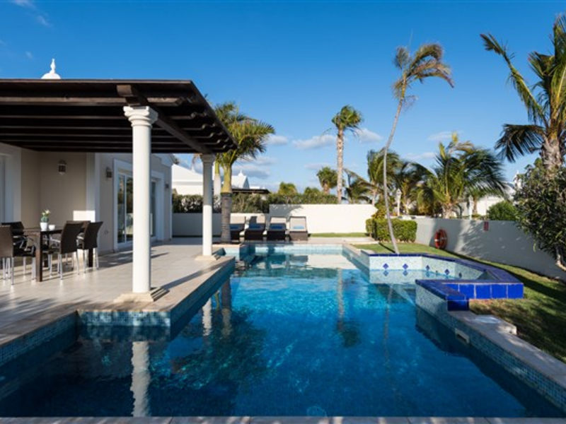 Alondras Villas & Suites