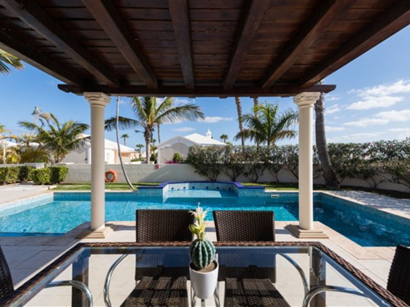 Alondras Villas & Suites