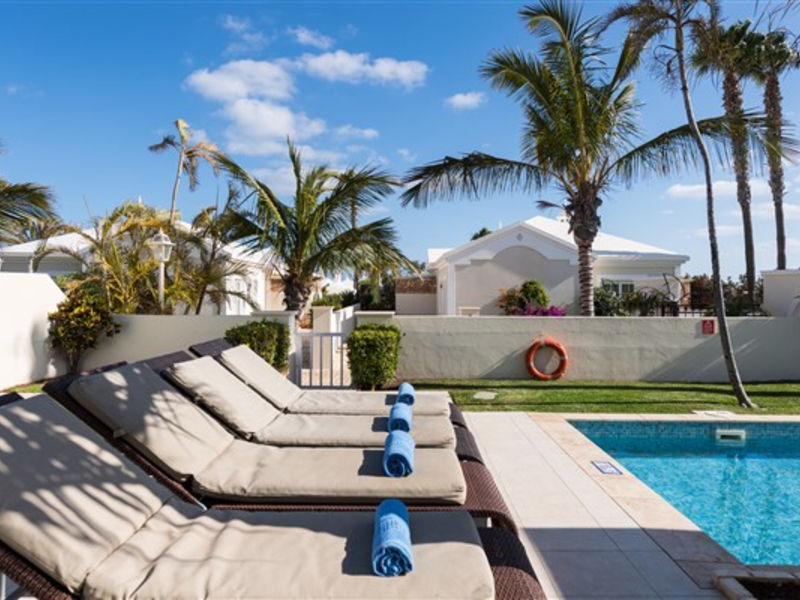 Alondras Villas & Suites