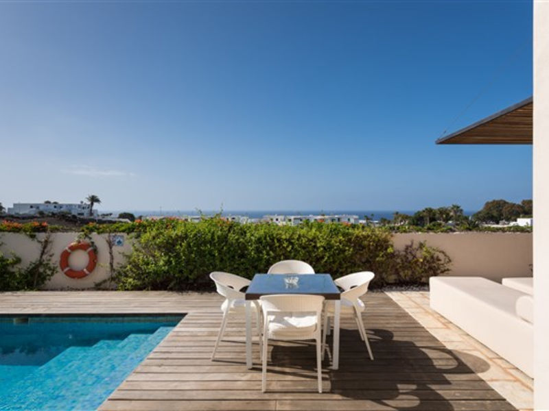Alondras Villas & Suites