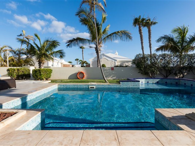 Alondras Villas & Suites