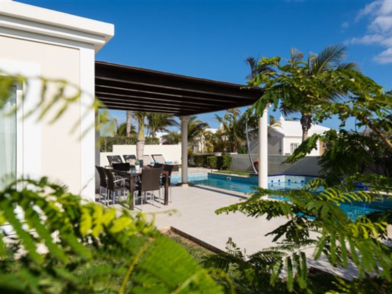 Alondras Villas & Suites