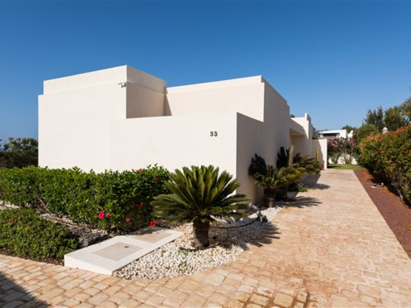 Alondras Villas & Suites