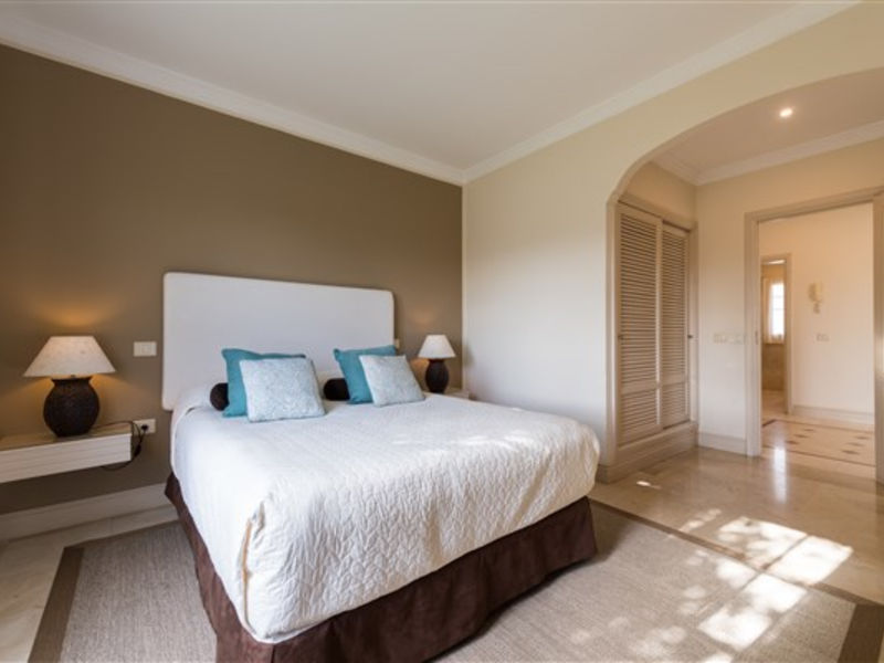 Alondras Villas & Suites