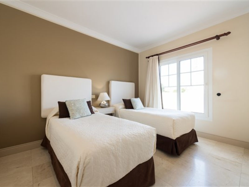 Alondras Villas & Suites