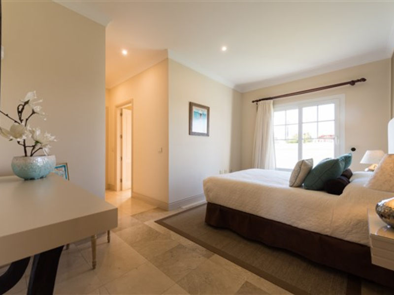 Alondras Villas & Suites