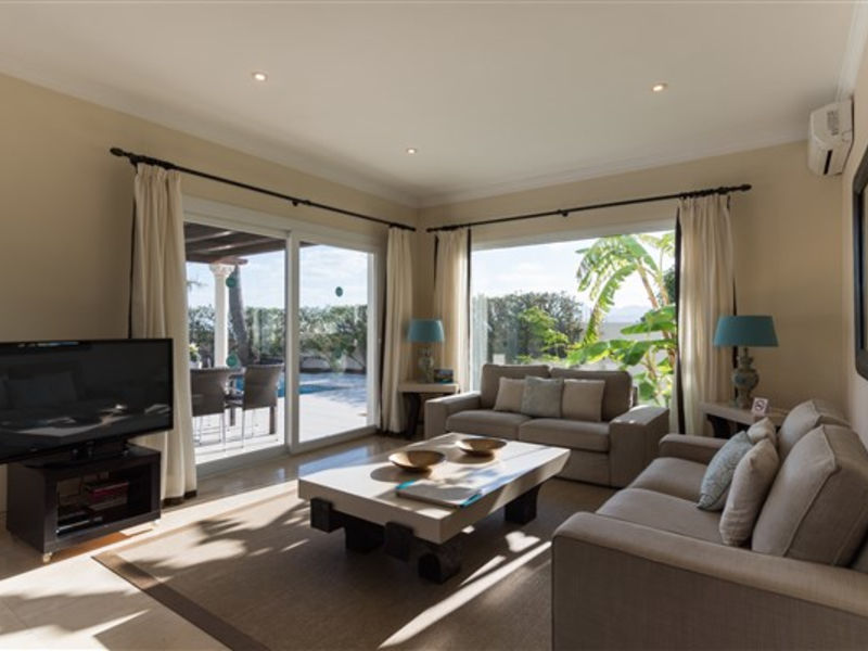 Alondras Villas & Suites