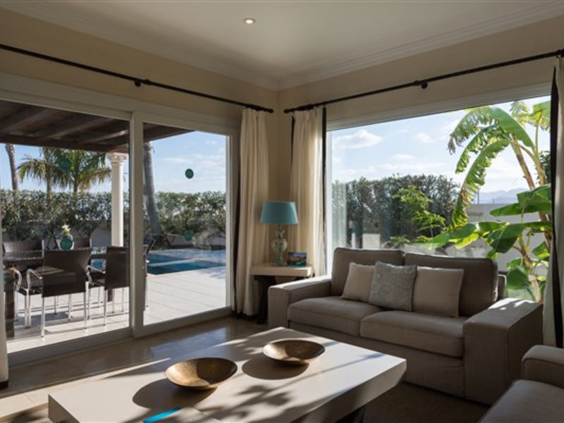 Alondras Villas & Suites
