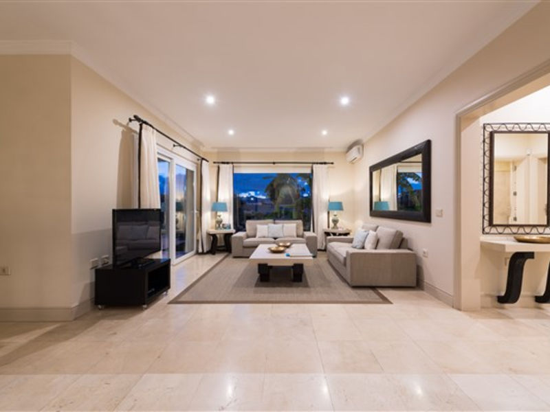 Alondras Villas & Suites
