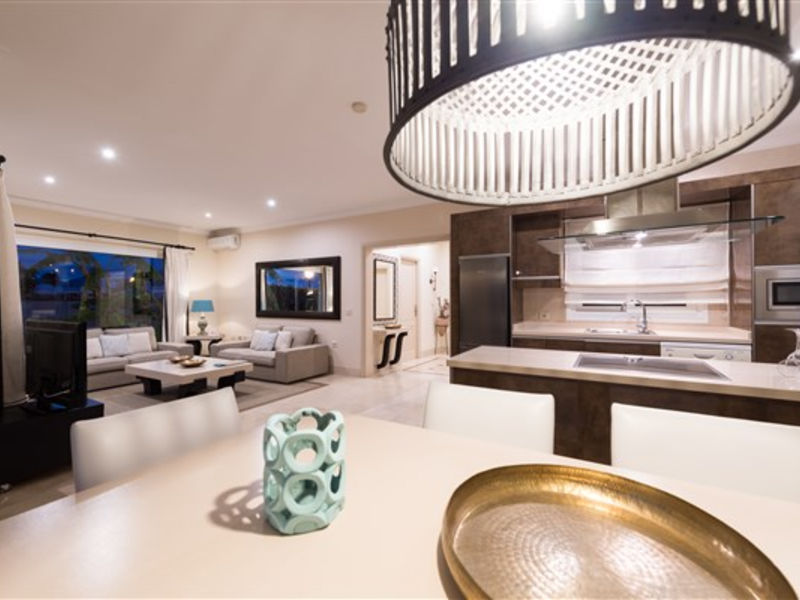 Alondras Villas & Suites