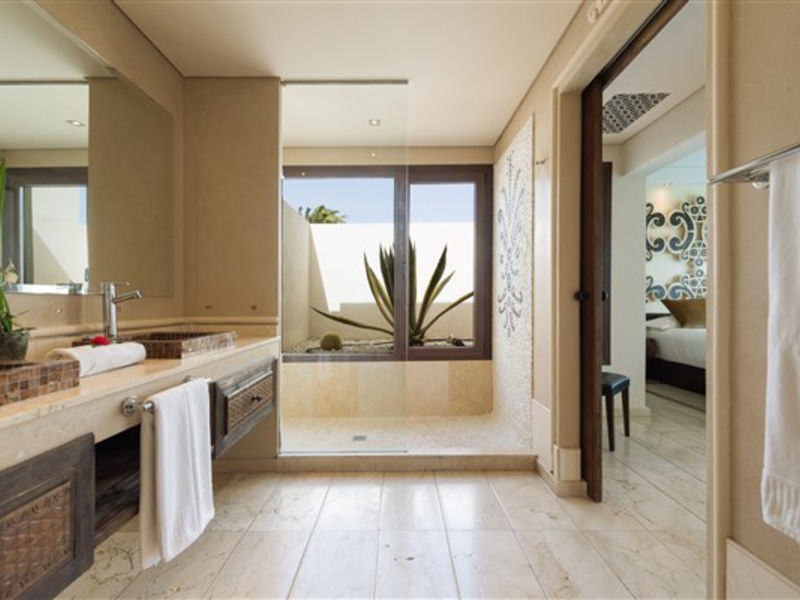 Alondras Villas & Suites