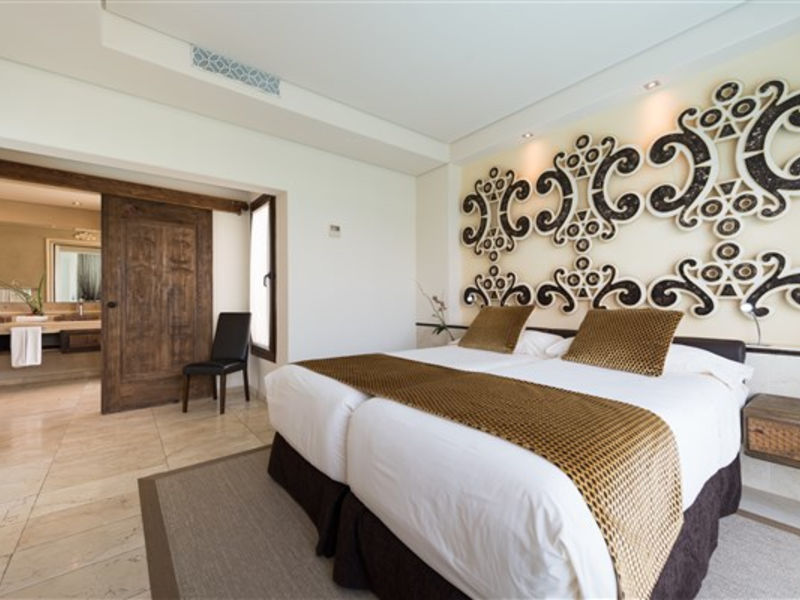 Alondras Villas & Suites