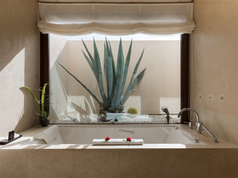Alondras Villas & Suites