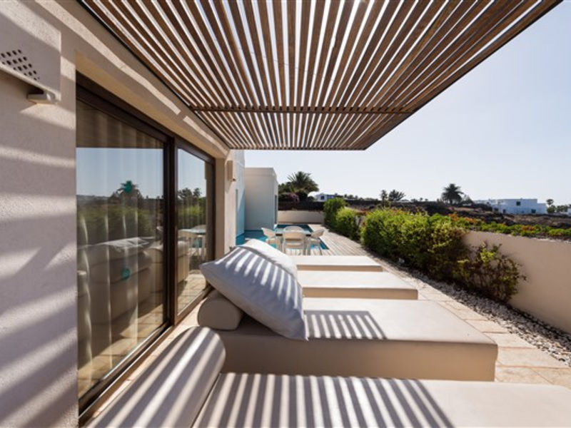 Alondras Villas & Suites